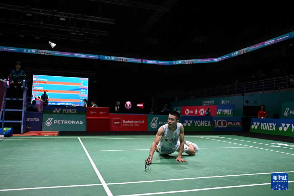 她击败阿扎 她击败阿扎